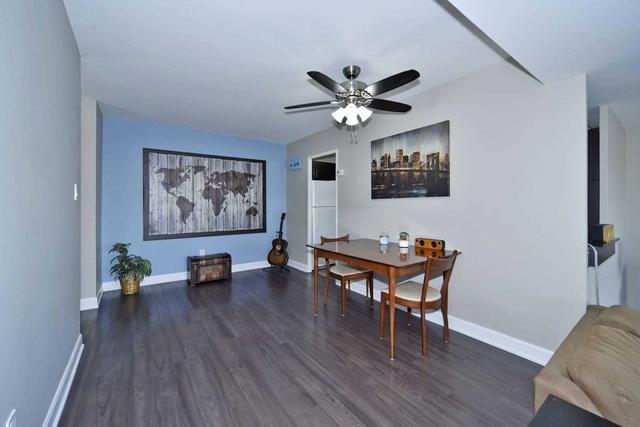 813 - 25 Four Winds Dr, Condo with 3 bedrooms, 2 bathrooms and 1 parking in Toronto ON | Image 12