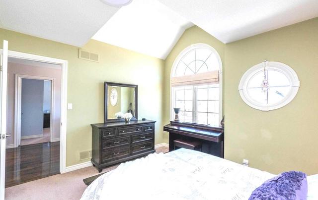 2238 Pindar Cres, House detached with 4 bedrooms, 4 bathrooms and 4 parking in Oshawa ON | Image 17