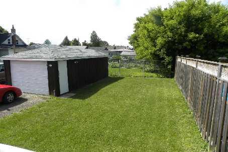 340 Olive Ave, House detached with 3 bedrooms, 1 bathrooms and 4 parking in Oshawa ON | Image 8