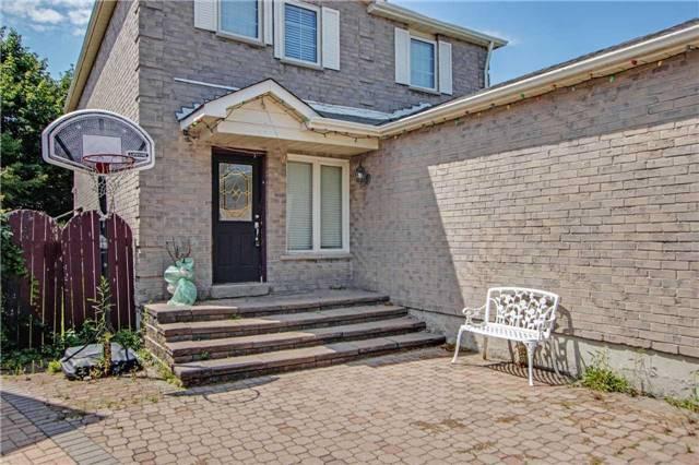 68 Large Cres, House detached with 3 bedrooms, 3 bathrooms and 2 parking in Ajax ON | Image 2