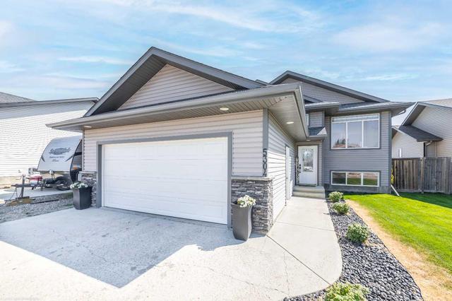 5304 51 Street, House detached with 4 bedrooms, 3 bathrooms and 4 parking in Vermilion River County AB | Image 2