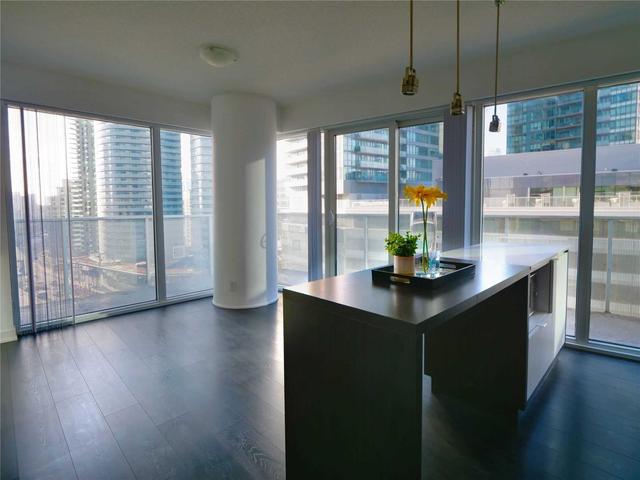 1002 - 100 Harbour St, Condo with 2 bedrooms, 2 bathrooms and 0 parking in Toronto ON | Image 26