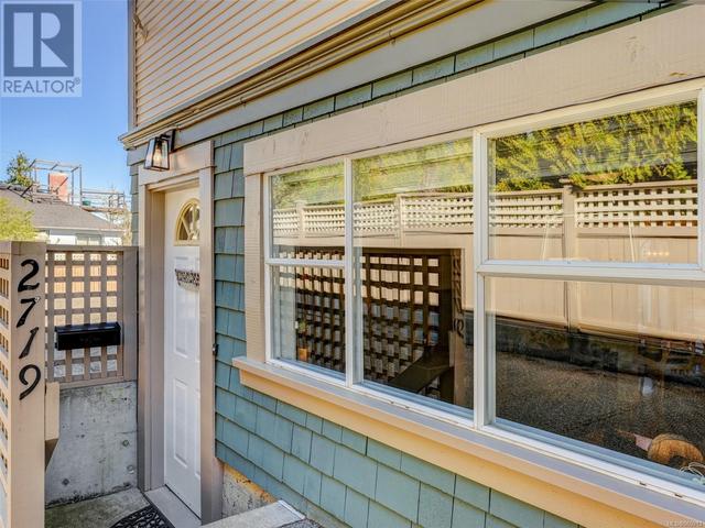2719 Asquith St, House attached with 2 bedrooms, 1 bathrooms and 1 parking in Victoria BC | Image 2