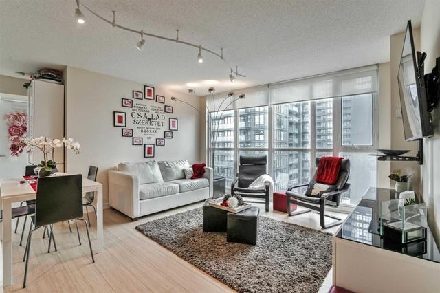 806 - 85 Queens Wharf Rd, Condo with 3 bedrooms, 2 bathrooms and 1 parking in Toronto ON | Image 3