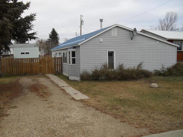 308 8 Avenue Se, House detached with 2 bedrooms, 1 bathrooms and 2 parking in Northern Lights County AB | Image 11