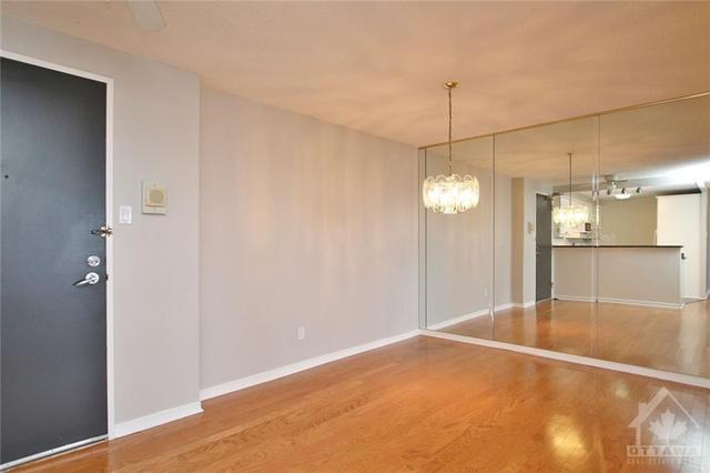 1402 - 415 Greenview Avenue, Condo with 2 bedrooms, 1 bathrooms and 1 parking in Ottawa ON | Image 4