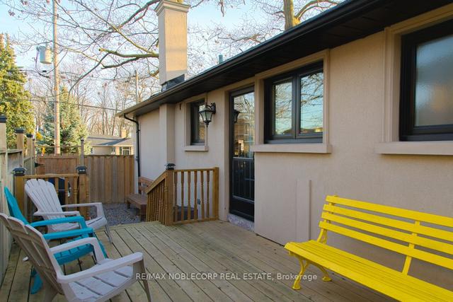 103 Exbury Rd, House detached with 3 bedrooms, 2 bathrooms and 5 parking in Toronto ON | Image 2