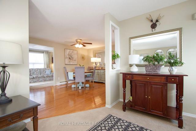 19 Cabot Crt, House detached with 2 bedrooms, 2 bathrooms and 2 parking in Clarington ON | Image 2