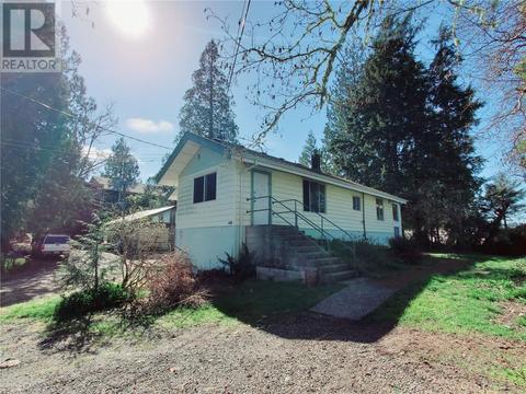 171 1st St, House detached with 6 bedrooms, 1 bathrooms and 3 parking in Tofino BC | Card Image