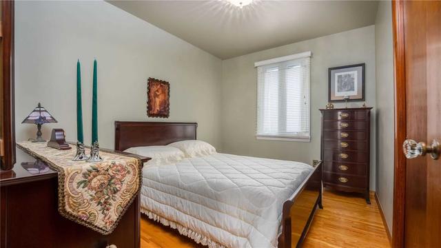 249 Elgin St, House detached with 3 bedrooms, 1 bathrooms and 4 parking in Brantford ON | Image 3