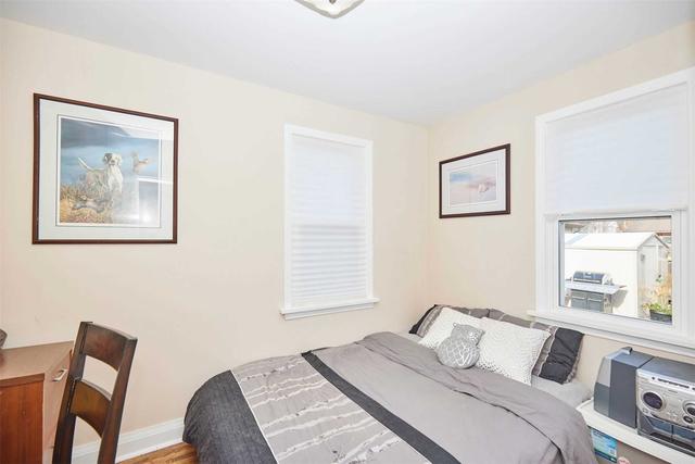 12 Ferndale Ave, House detached with 2 bedrooms, 1 bathrooms and 4 parking in St. Catharines ON | Image 4