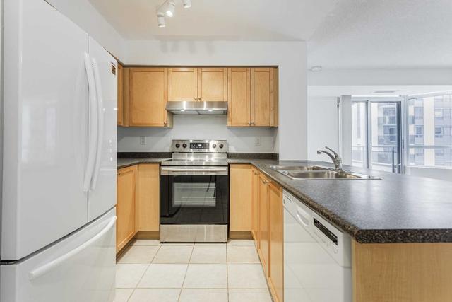 2216 - 155 Beecroft Rd, Condo with 2 bedrooms, 2 bathrooms and 1 parking in Toronto ON | Image 3