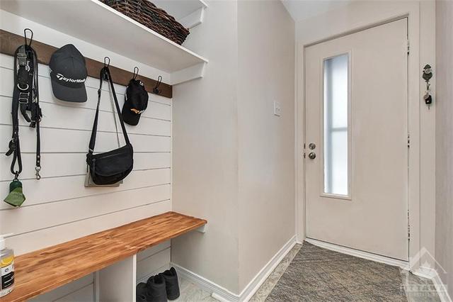 54 Tedwyn Drive, Townhouse with 3 bedrooms, 2 bathrooms and 3 parking in Ottawa ON | Image 4