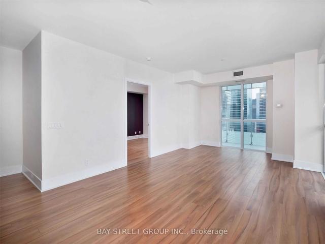 3311 - 300 Front St W, Condo with 2 bedrooms, 2 bathrooms and 1 parking in Toronto ON | Image 3