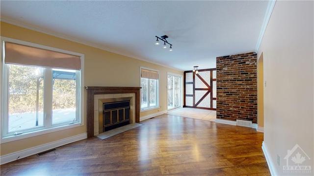 68 Hawley Crescent, House detached with 3 bedrooms, 2 bathrooms and 3 parking in Ottawa ON | Image 11