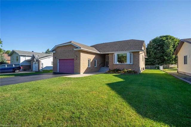 5 Copeland St, House detached with 2 bedrooms, 2 bathrooms and 6 parking in Penetanguishene ON | Image 1