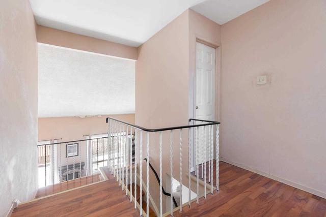 200 Carolbreen Sq, House semidetached with 3 bedrooms, 3 bathrooms and 2 parking in Toronto ON | Image 7