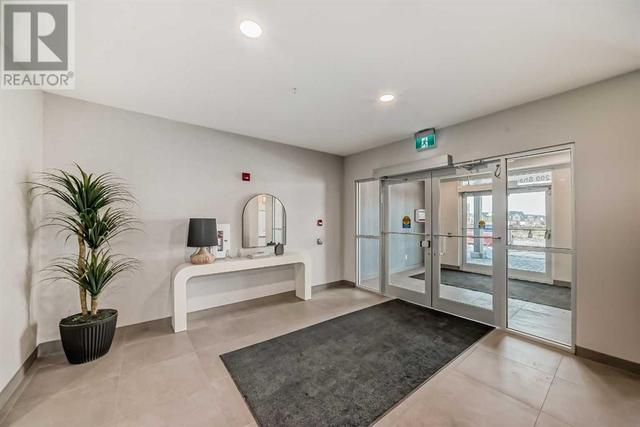 405, - 200 Shawnee Square Sw, Condo with 2 bedrooms, 2 bathrooms and 1 parking in Calgary AB | Image 3