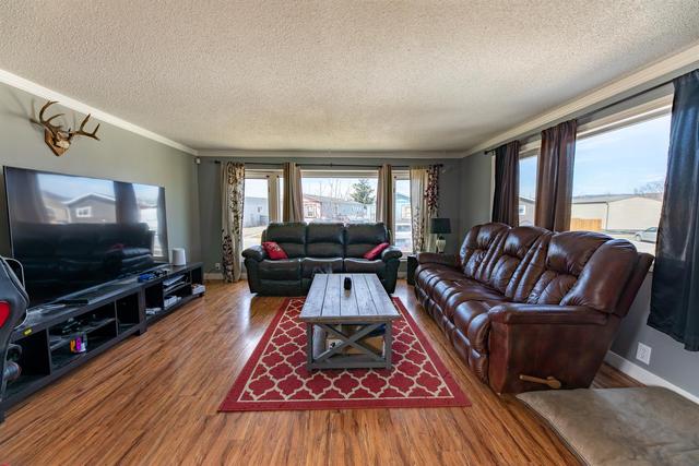 109 Skogg Avenue, House detached with 3 bedrooms, 1 bathrooms and 2 parking in Hinton AB | Image 3