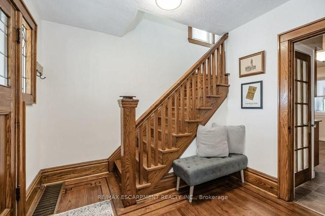 121 Tragina Ave N, House detached with 3 bedrooms, 2 bathrooms and 1 parking in Hamilton ON | Image 36