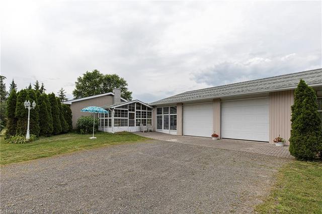 4288 Highway 2 Highway, House detached with 3 bedrooms, 1 bathrooms and 15 parking in Kingston ON | Image 4