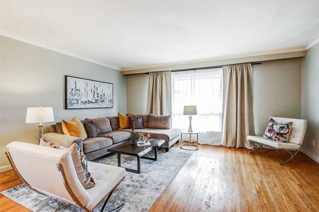 22 Decarie Circ, House detached with 4 bedrooms, 3 bathrooms and 3 parking in Toronto ON | Image 8