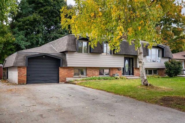 1022 Gallagher Rd, House detached with 2 bedrooms, 2 bathrooms and 4 parking in Burlington ON | Image 1