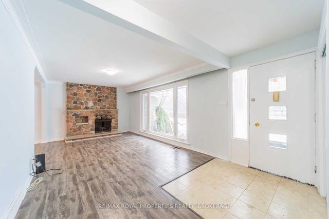 5325 Lawrence Ave E, House detached with 3 bedrooms, 1 bathrooms and 6 parking in Toronto ON | Image 18
