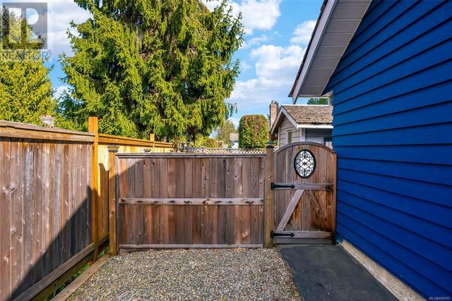 606 Moresby Ave, House detached with 3 bedrooms, 2 bathrooms and 4 parking in Qualicum Beach BC | Image 32