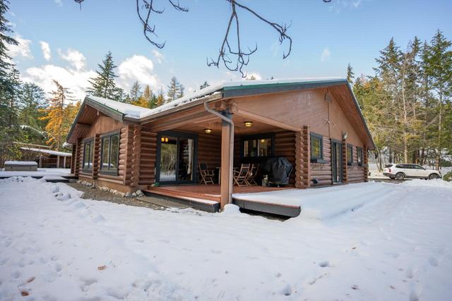 2425 29th Street S, House detached with 4 bedrooms, 3 bathrooms and null parking in East Kootenay C BC | Card Image