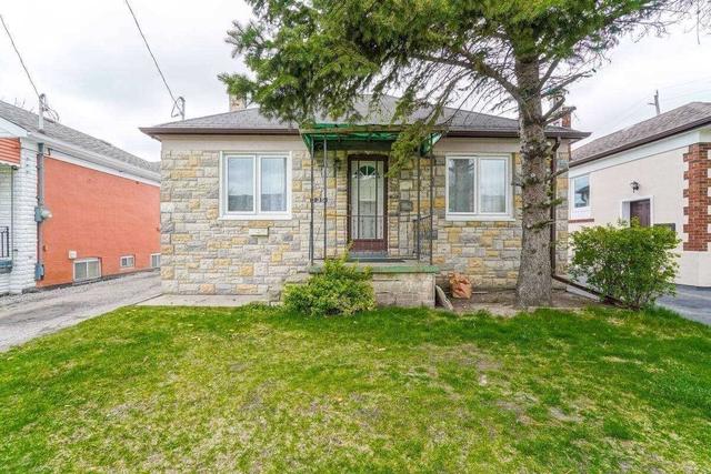 135 Evans Ave, House detached with 2 bedrooms, 2 bathrooms and 5 parking in Toronto ON | Image 12