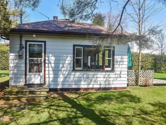 547 Duclos Point Rd, House detached with 3 bedrooms, 1 bathrooms and 12 parking in Georgina ON | Image 3