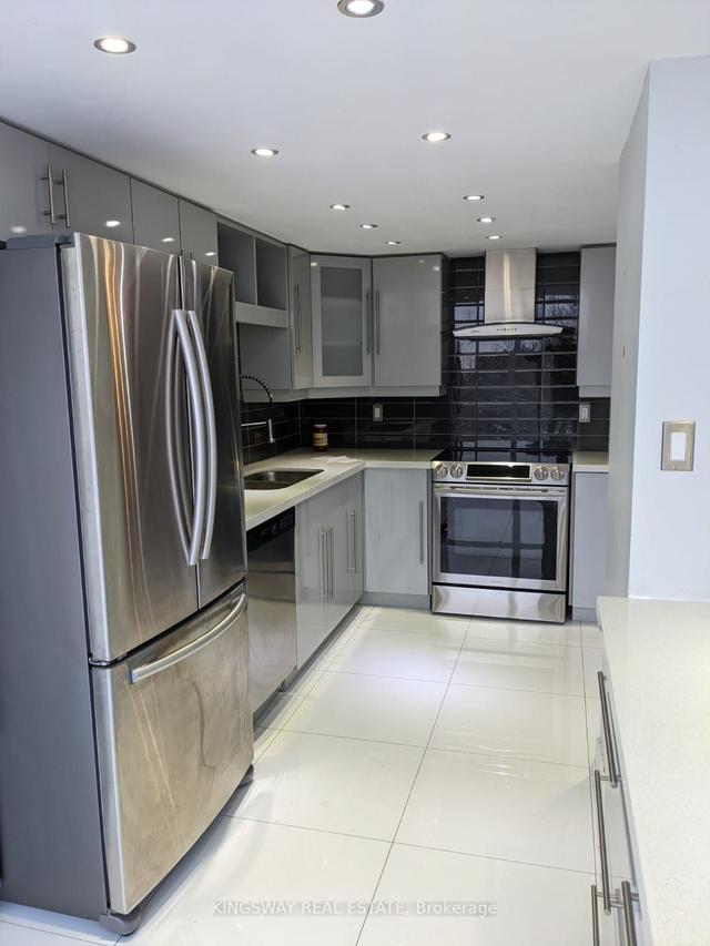 404 - 350 Webb Dr, Condo with 2 bedrooms, 2 bathrooms and 1 parking in Mississauga ON | Image 10