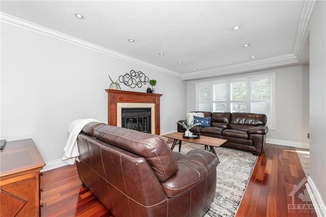 996 Karsh Drive, House detached with 4 bedrooms, 3 bathrooms and 4 parking in Ottawa ON | Image 11