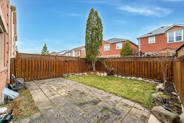 16 Ripley Cres, House attached with 3 bedrooms, 4 bathrooms and 3 parking in Brampton ON | Image 22