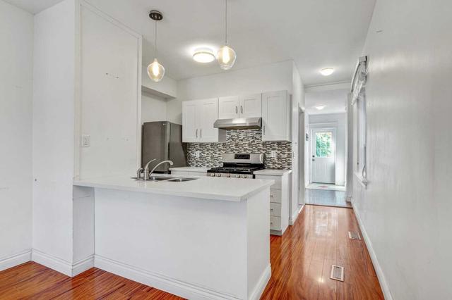 1301 Dupont St, House detached with 3 bedrooms, 3 bathrooms and 2 parking in Toronto ON | Image 22