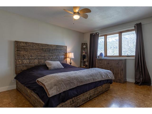 616 11th Street S, House detached with 5 bedrooms, 3 bathrooms and null parking in Golden BC | Image 13