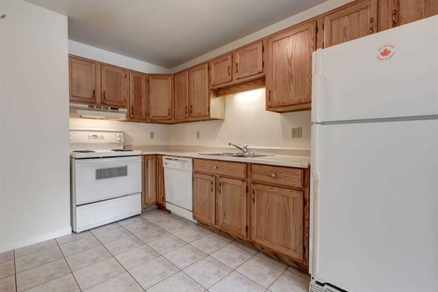 32 - 36 Champlain Cres, Townhouse with 3 bedrooms, 3 bathrooms and 2 parking in Peterborough ON | Image 3