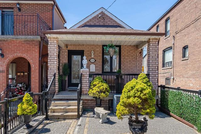 524 Salem Ave N, House detached with 2 bedrooms, 2 bathrooms and 2 parking in Toronto ON | Image 1