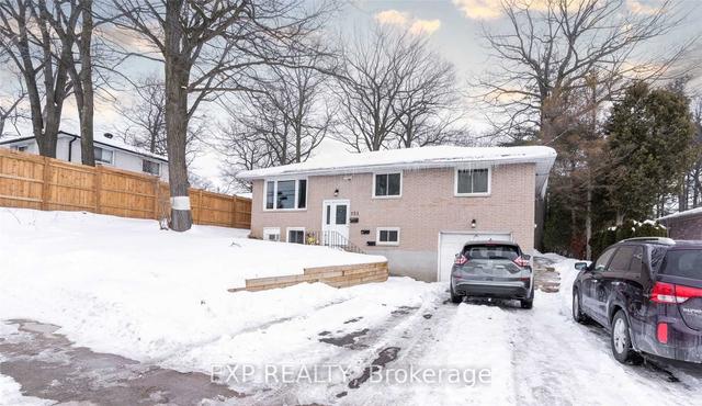 151 Anne St N, House other with 3 bedrooms, 2 bathrooms and 5 parking in Barrie ON | Image 1