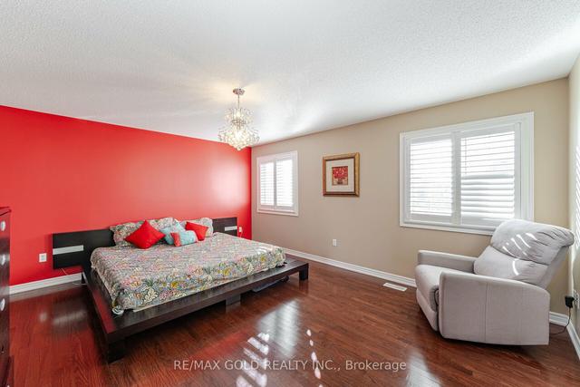 32 Bliss St, House detached with 4 bedrooms, 4 bathrooms and 6 parking in Brampton ON | Image 8