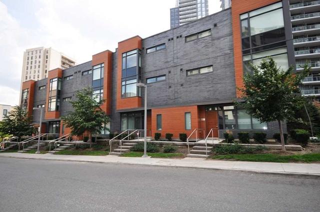 th 11 - 60 Forest Manor Rd, Townhouse with 3 bedrooms, 3 bathrooms and 2 parking in Toronto ON | Image 1
