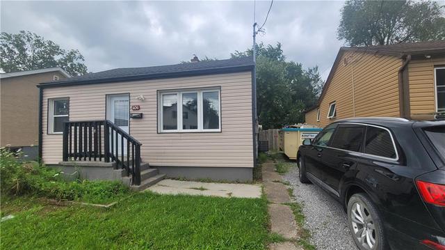 404 Welland Avenue, House detached with 3 bedrooms, 2 bathrooms and 2 parking in St. Catharines ON | Image 1