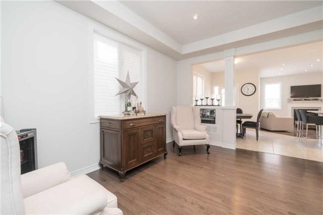 701 Yarfield Cres, House semidetached with 3 bedrooms, 3 bathrooms and 2 parking in Newmarket ON | Image 5