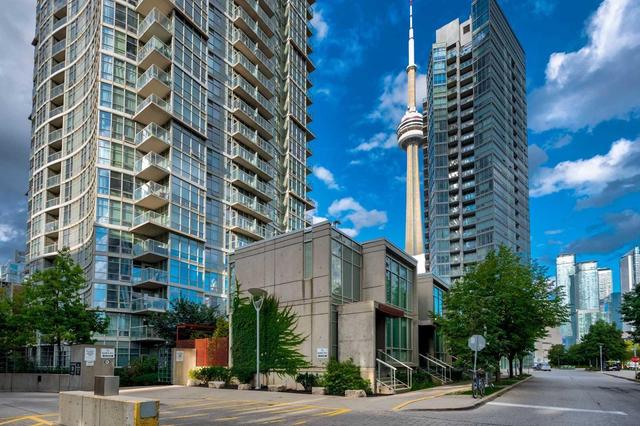 Th 3 - 28 Mariner Terr, Townhouse with 3 bedrooms, 3 bathrooms and 1 parking in Toronto ON | Image 1