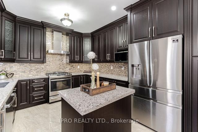 8 Gallpoint Cres, House detached with 4 bedrooms, 4 bathrooms and 6 parking in Brampton ON | Image 4