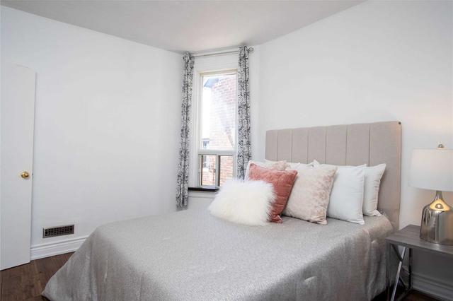 37 Essex St, House semidetached with 3 bedrooms, 3 bathrooms and 1 parking in Toronto ON | Image 5