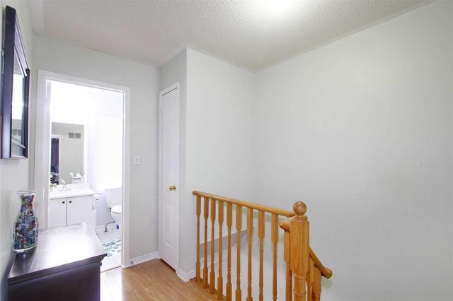 11 Kimberley Cres, Townhouse with 3 bedrooms, 2 bathrooms and 2 parking in Brampton ON | Image 12
