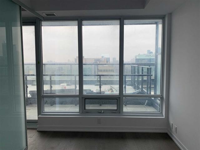 2001 - 488 University Ave, Condo with 2 bedrooms, 2 bathrooms and 0 parking in Toronto ON | Image 14