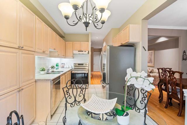 128 Kingsbridge Circ, House attached with 3 bedrooms, 3 bathrooms and 3 parking in Vaughan ON | Image 2